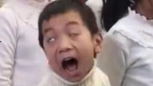 翻白眼无奈表情包,表情包中的生活哲学